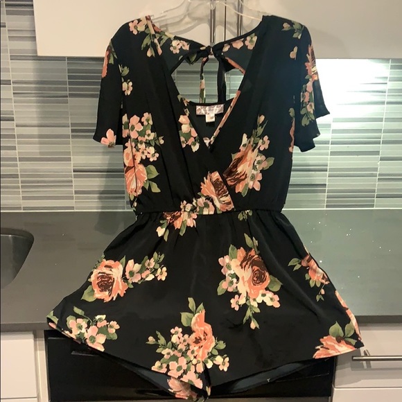 Band of Gypsies New w/ Tags Floral Romper - Picture 3 of 7